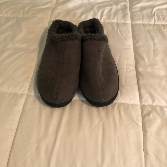 Men’s Slippers - Picture 2 of 5